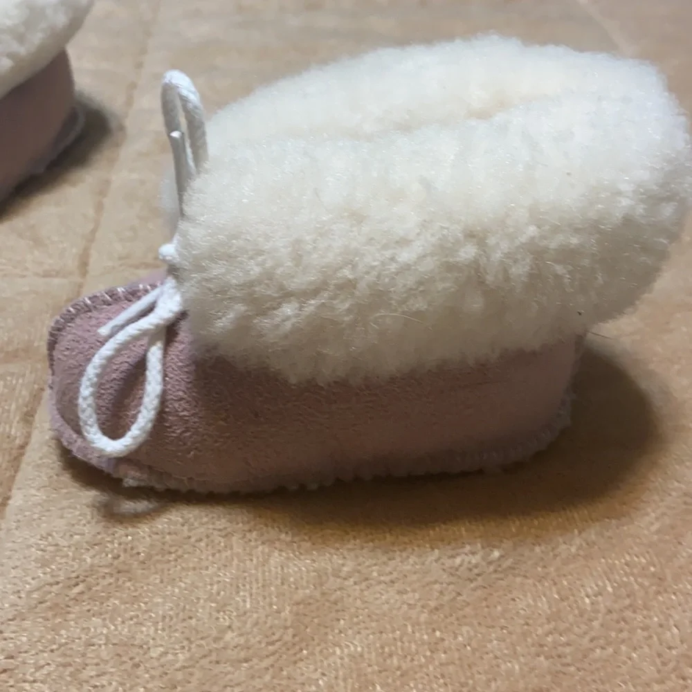 Minnetonka infant pink leather booties